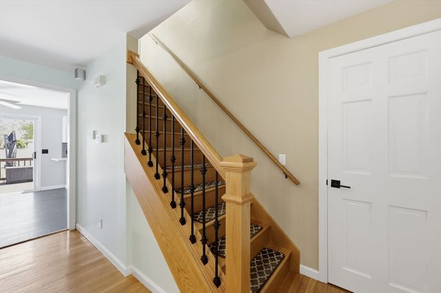 33 Winding Ln, Springfield, MA 01118