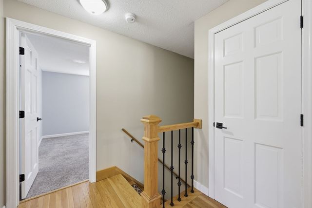 33 Winding Ln, Springfield, MA 01118