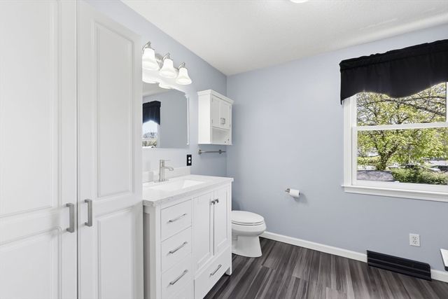 33 Winding Ln, Springfield, MA 01118