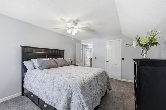 33 Winding Ln, Springfield, MA 01118
