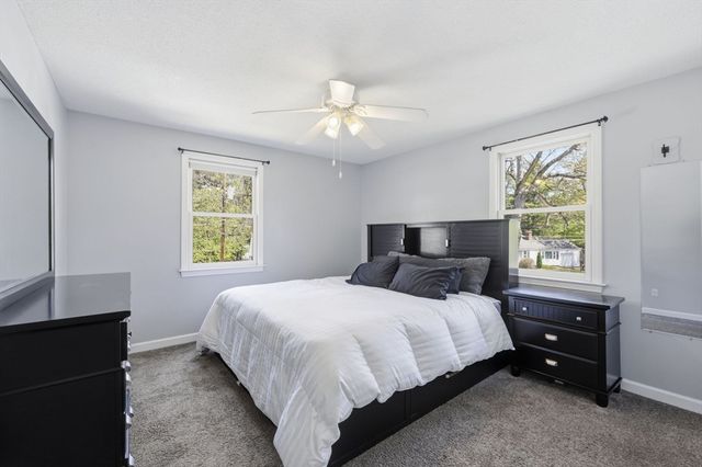 33 Winding Ln, Springfield, MA 01118