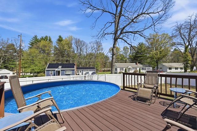 33 Winding Ln, Springfield, MA 01118