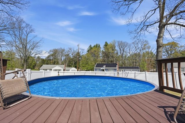33 Winding Ln, Springfield, MA 01118