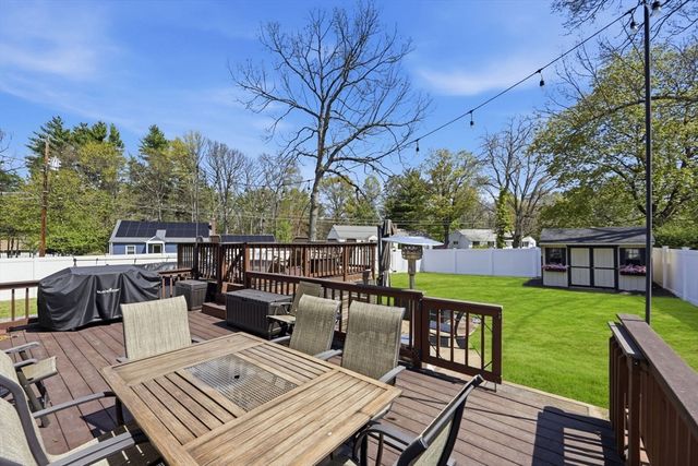 33 Winding Ln, Springfield, MA 01118