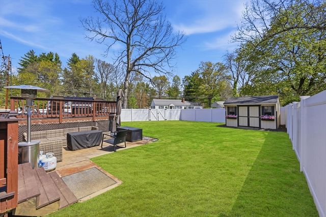 33 Winding Ln, Springfield, MA 01118