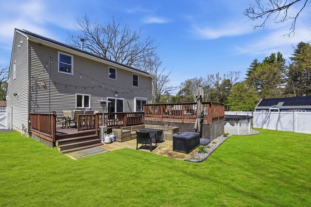 33 Winding Ln, Springfield, MA 01118