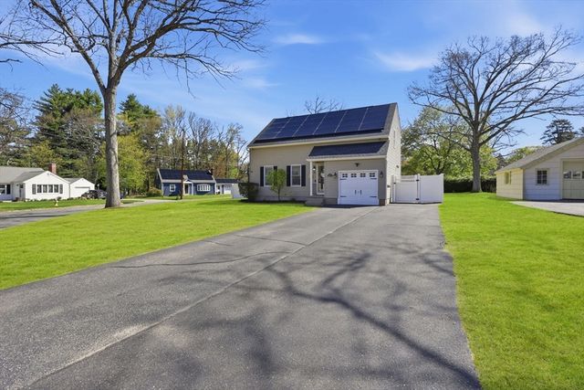 33 Winding Ln, Springfield, MA 01118