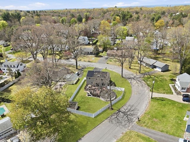 33 Winding Ln, Springfield, MA 01118