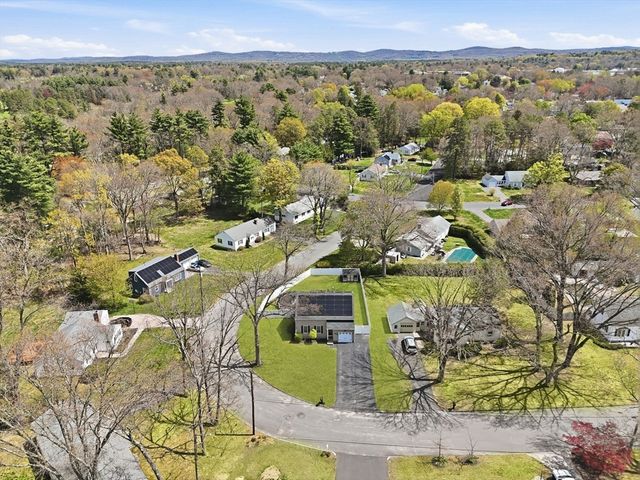 33 Winding Ln, Springfield, MA 01118