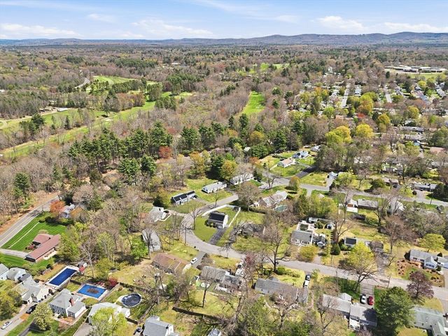 33 Winding Ln, Springfield, MA 01118