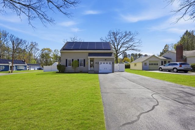 33 Winding Ln, Springfield, MA 01118