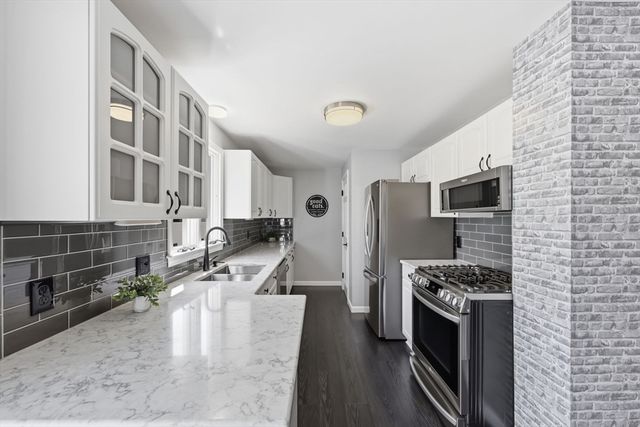33 Winding Ln, Springfield, MA 01118