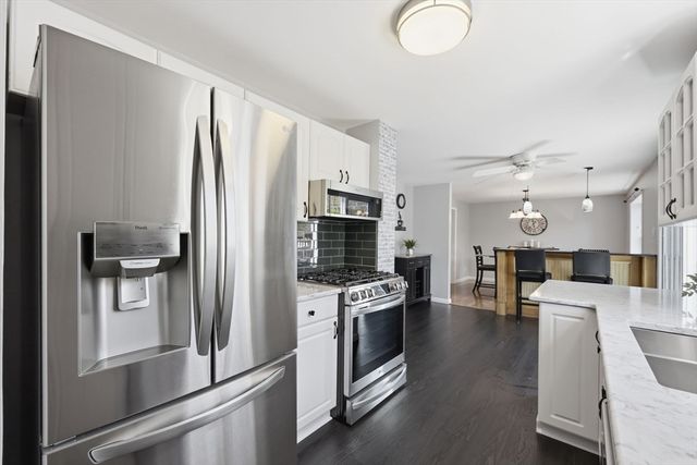 33 Winding Ln, Springfield, MA 01118