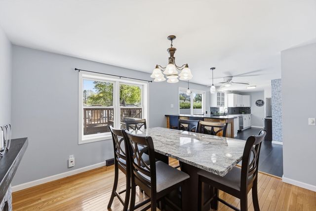 33 Winding Ln, Springfield, MA 01118
