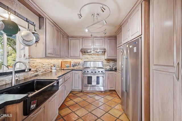 4582 4th Street, Carpinteria, CA 93013