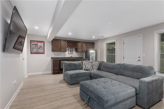 8423 N Paris Court, Kansas City, MO 64153