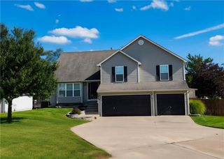 8423 N Paris Court, Kansas City, MO 64153