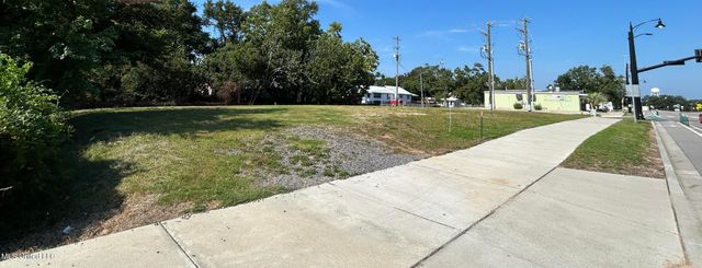 1067 Division Street, Biloxi, MS 39530