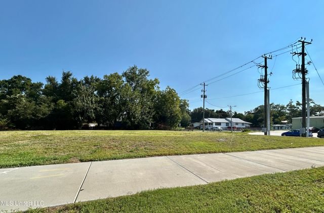 1067 Division Street, Biloxi, MS 39530