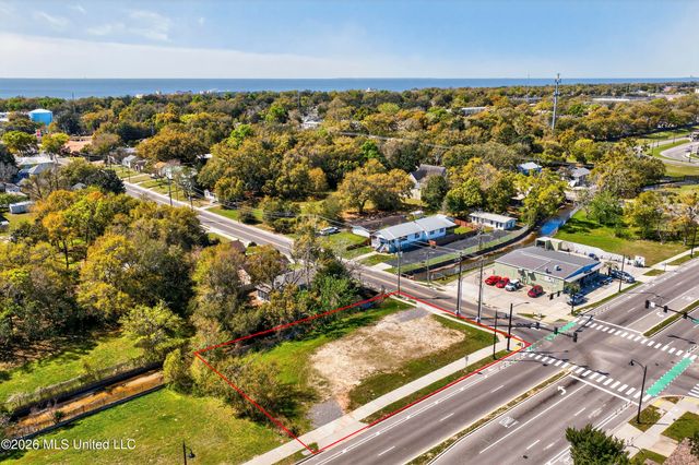 1067 Division Street, Biloxi, MS 39530