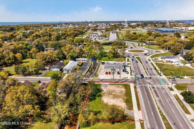 1067 Division Street, Biloxi, MS 39530