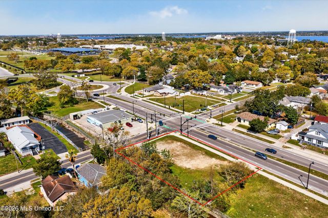 1067 Division Street, Biloxi, MS 39530