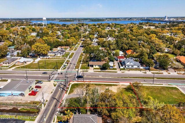 1067 Division Street, Biloxi, MS 39530