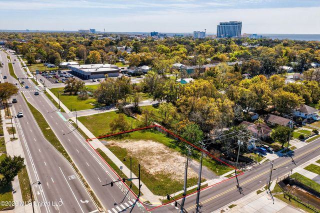 1067 Division Street, Biloxi, MS 39530