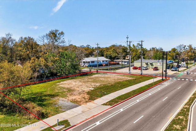 1067 Division Street, Biloxi, MS 39530