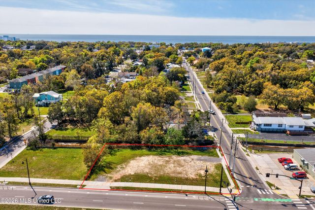 1067 Division Street, Biloxi, MS 39530