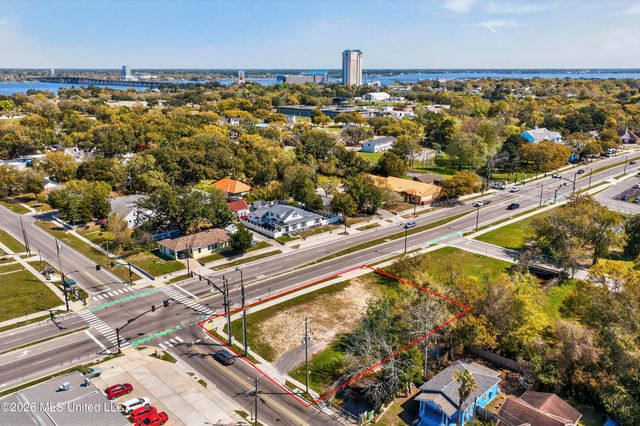 1067 Division Street, Biloxi, MS 39530