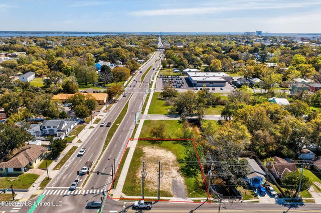 1067 Division Street, Biloxi, MS 39530
