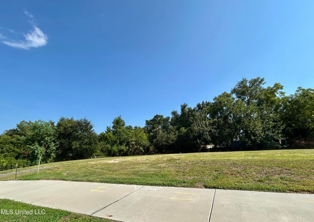 1067 Division Street, Biloxi, MS 39530