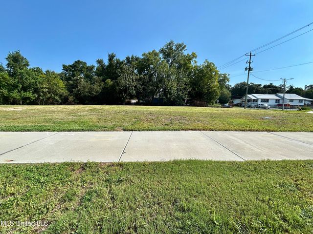 1067 Division Street, Biloxi, MS 39530