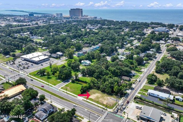 1067 Division Street, Biloxi, MS 39530