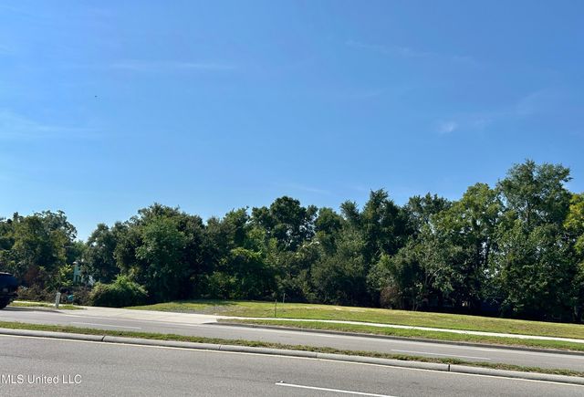 1067 Division Street, Biloxi, MS 39530