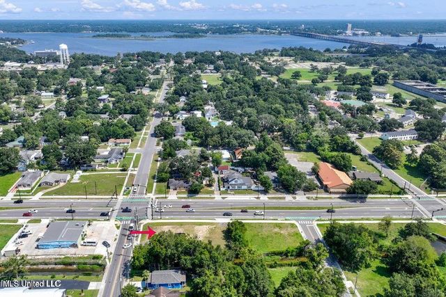 1067 Division Street, Biloxi, MS 39530