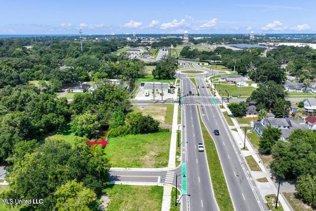 1067 Division Street, Biloxi, MS 39530