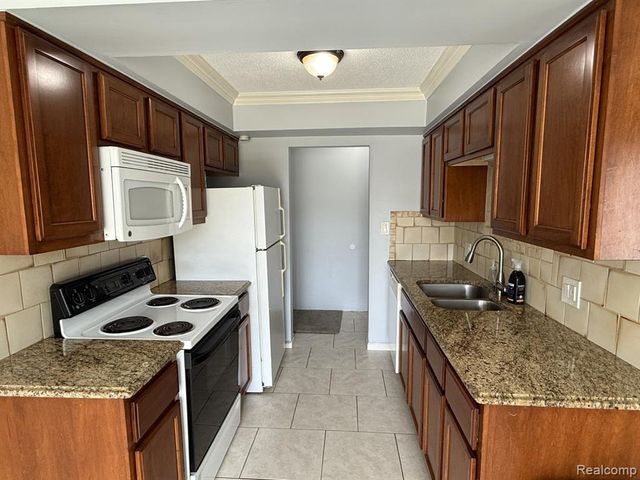 8162 24 Mile Rd, Shelby Twp, MI 48316