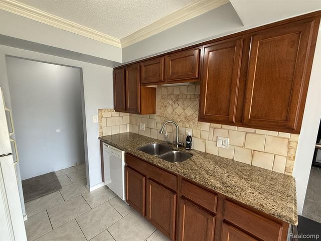 8162 24 Mile Rd, Shelby Twp, MI 48316