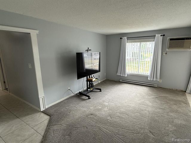 8162 24 Mile Rd, Shelby Twp, MI 48316