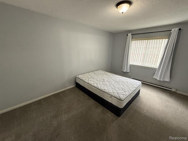 8162 24 Mile Rd, Shelby Twp, MI 48316