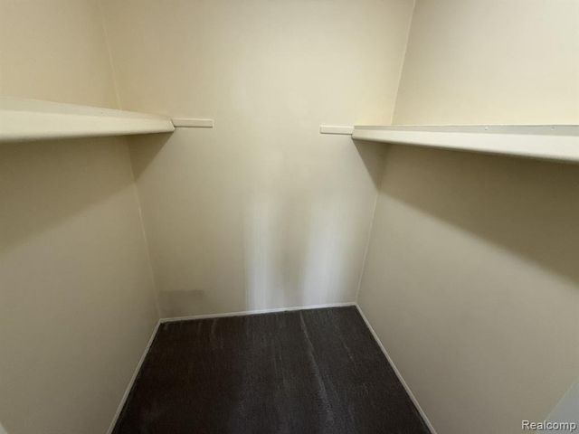 8162 24 Mile Rd, Shelby Twp, MI 48316