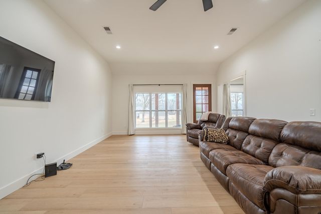 245 FULLEN LN, Savannah, TN 38372