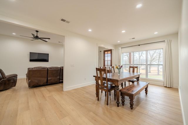 245 FULLEN LN, Savannah, TN 38372