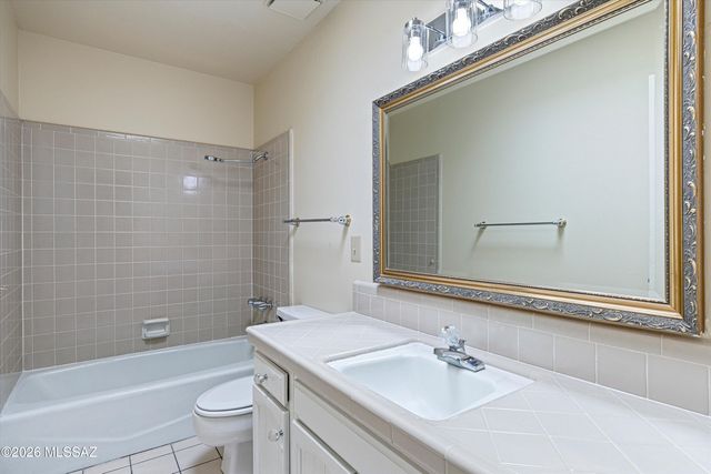 6612 E Calle Cavalier, Tucson, AZ 85715