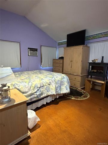1 Beaver Street, East Patchogue, NY 11772
