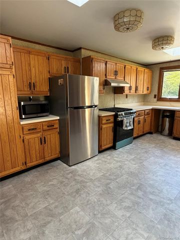 1 Beaver Street, East Patchogue, NY 11772