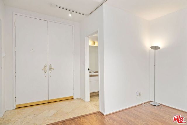 1131 ALTA LOMA Road 106, West Hollywood, CA 90069