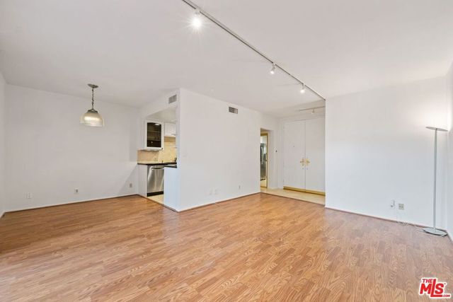 1131 ALTA LOMA Road 106, West Hollywood, CA 90069